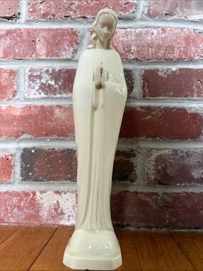 Hummel Cream Glossy Praying Figurine